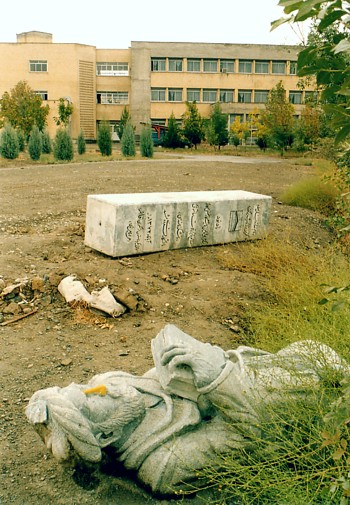 http://www.ardaviraf.com/wp-content/uploads/2009/08/ferdowsi.jpg